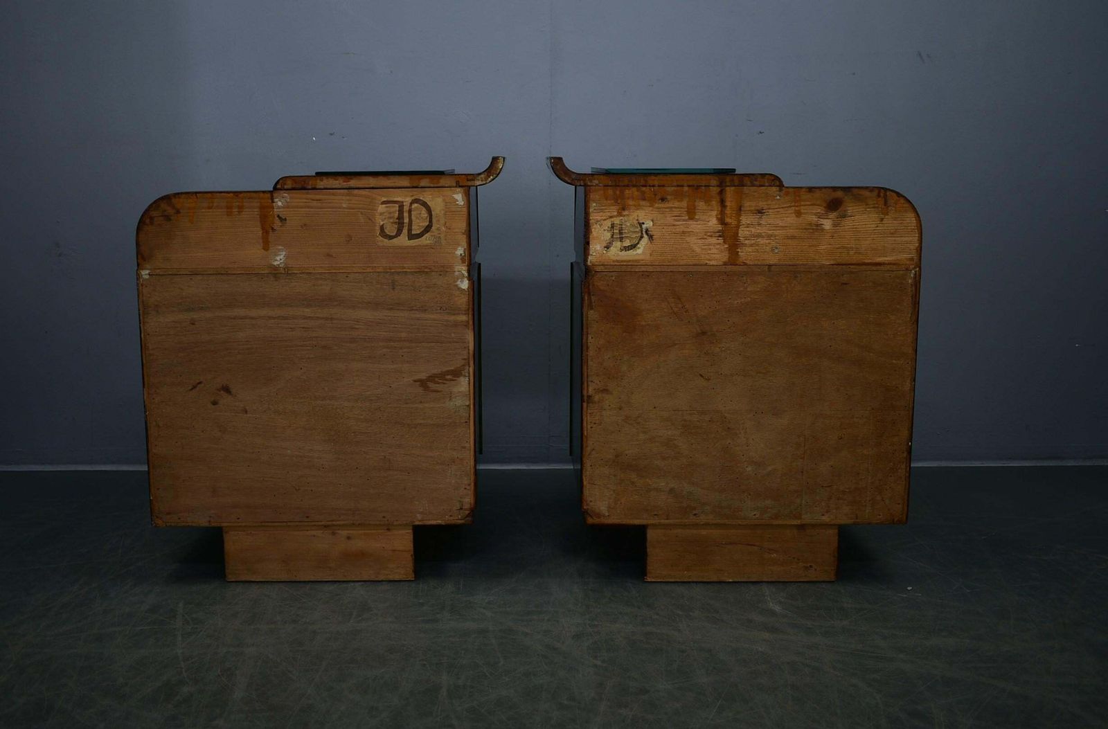 photo vinterior 1931s Pair Of Art Deco Bedside Tables, Czechoslovakia