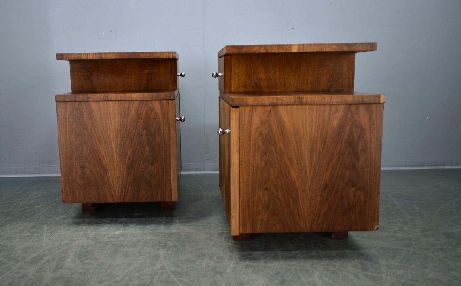 photo vintage 1932s Pair Of Art Deco Bedside Tables, Czechoslovakia