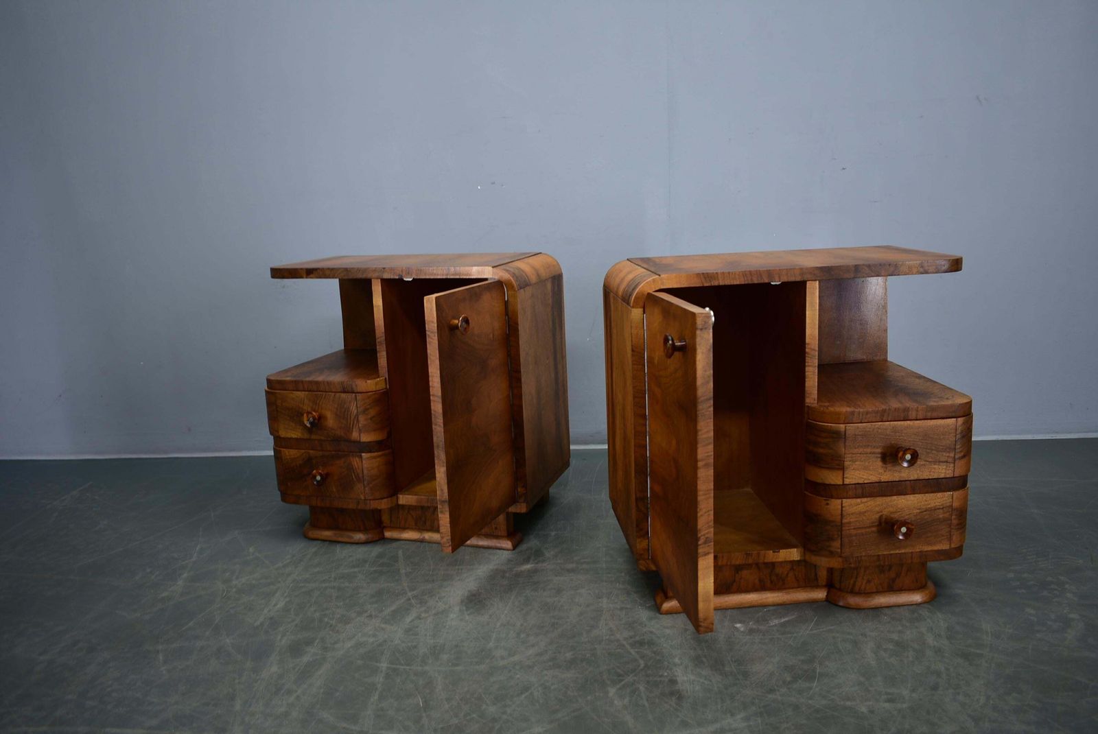 photo for sale Paar art deco nachtkastjes uit 1937, Tsjecho-Slowakije