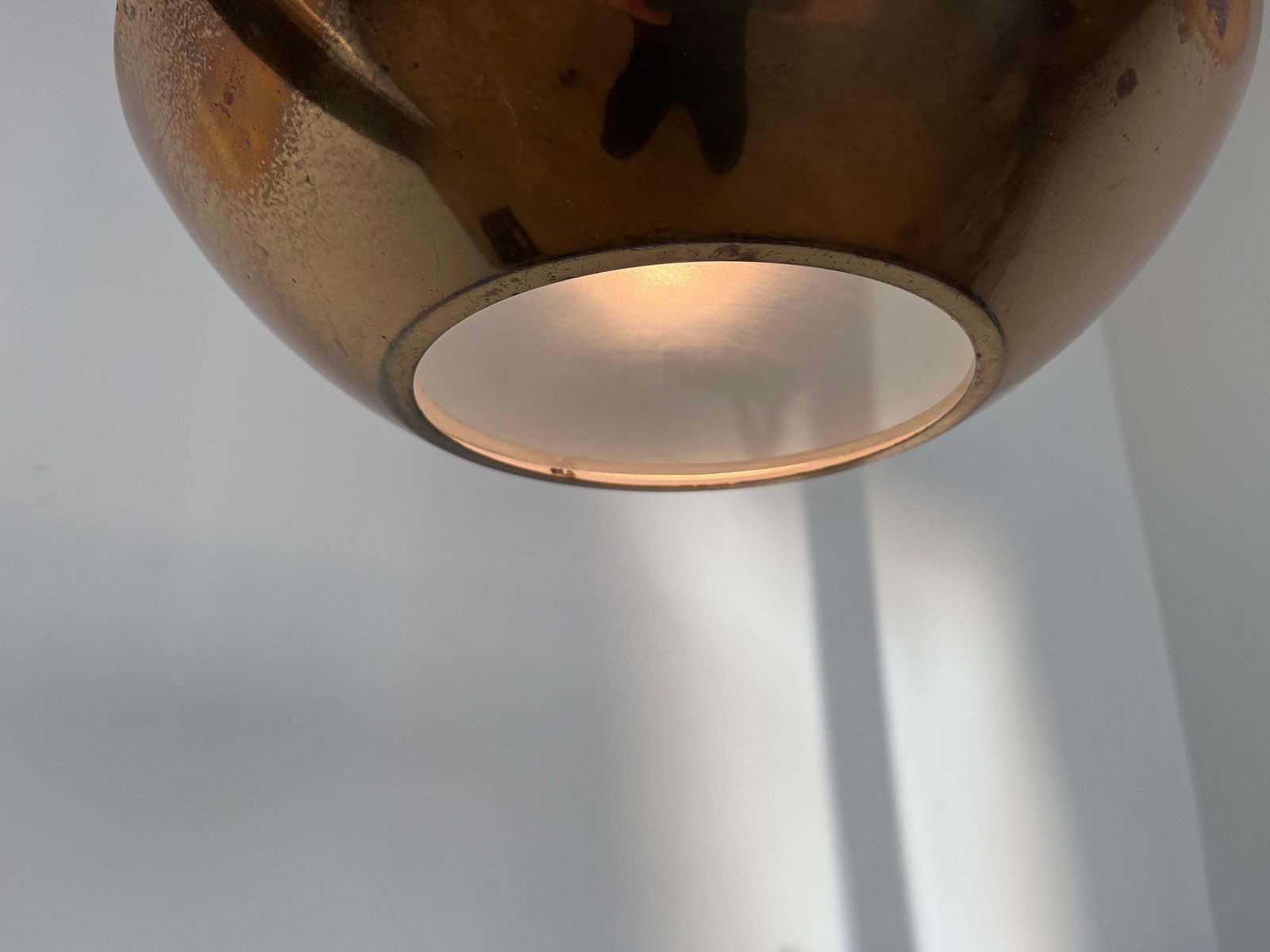 Kleine messing design ufo-hanglamp | ca. jaren 1940 / Tsjechoslowakije photo furniture