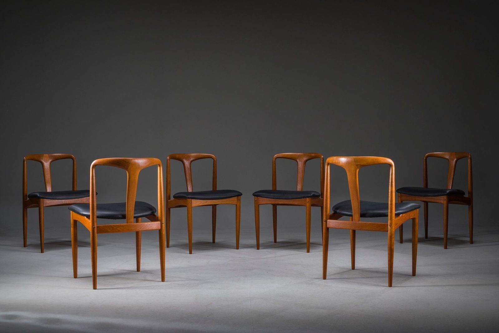 photo vintage Juliane Dining Chairs In Teak And Black Leather By Johannes Andersen For Uldum Møbelfabrik, Denmark, 1960s, Set Of 6