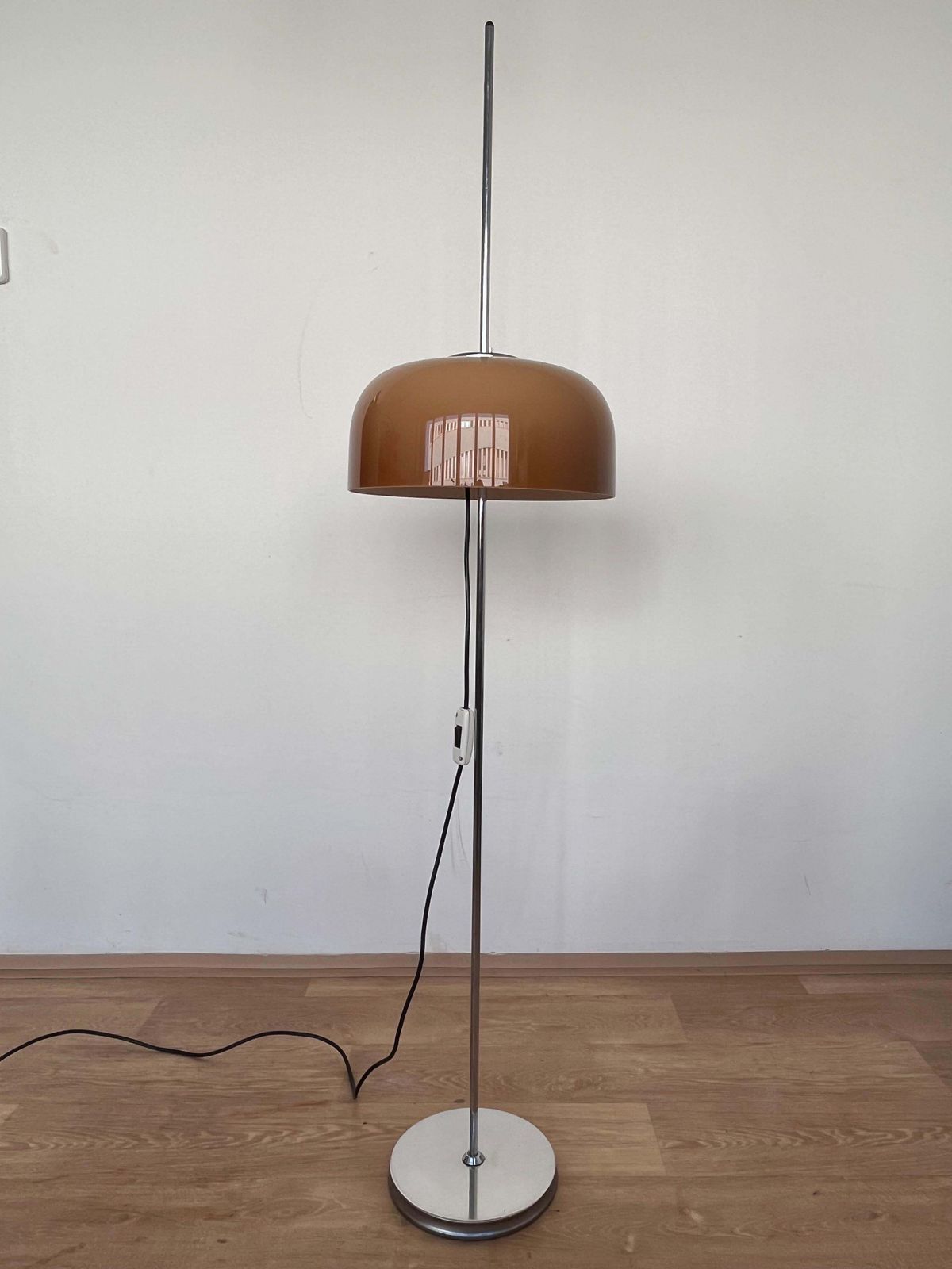 Lampadaire mid-century Harvey Guzzini Meblo, Italie, années 1970 photo buy