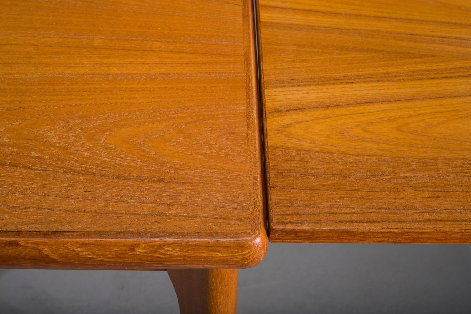photo vintage Danish Extendable Dining Table In Teak By Henning Kjærnulf For Vejle Møbelfabrik, 1960s