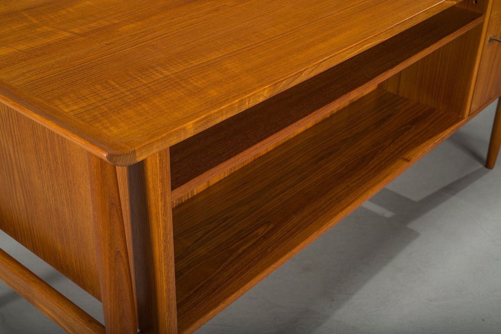 photo vintage Mid Century Danish Teak Executive Desk By Arne Vodder For H.P. Hansen, 1960s