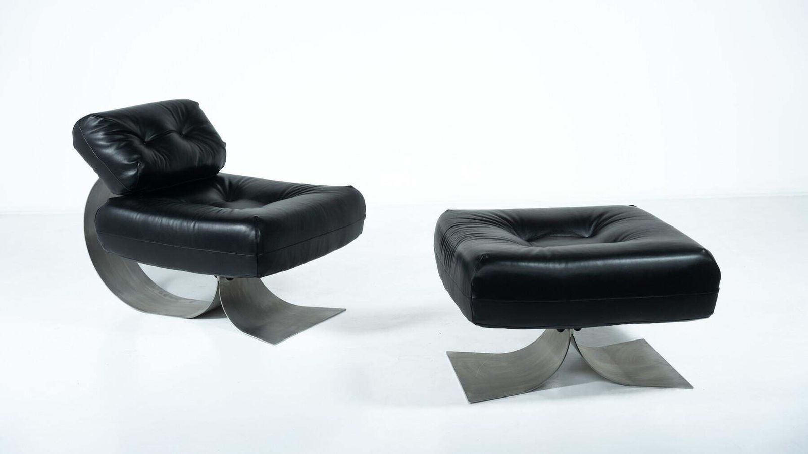 Black Leather Lounge Chair And Ottoman Model 'Alta' By Oscar Niemeyer photo 15356.0