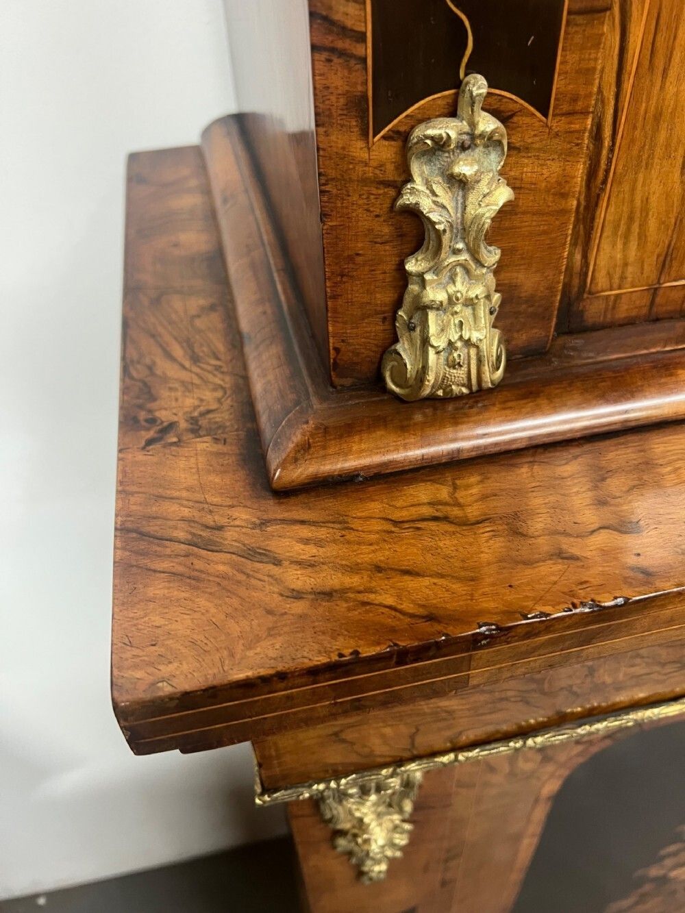 Superb Victorian Walnut & Marquetry Inlaid Bookcase photo vinterior