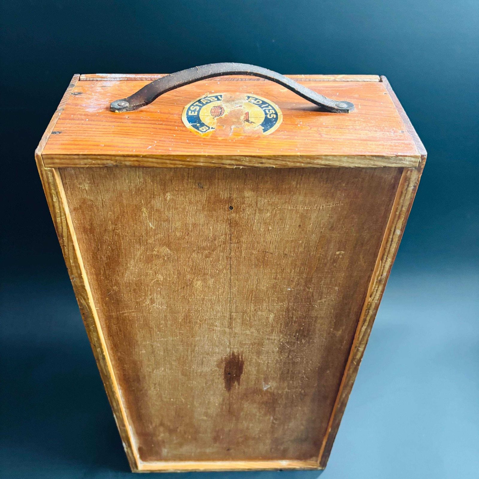 Caisse à liqueurs vintage Marie Brizard en bois avec poignée en cuir, années 1950 photo 158.0