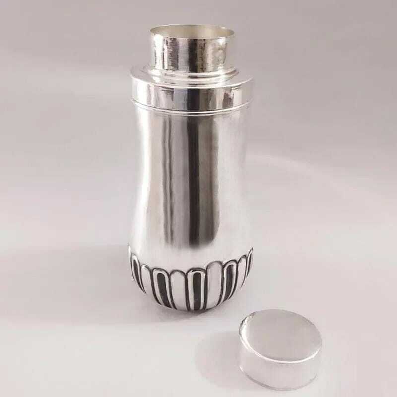 Zeldzame roestvrijstalen cocktailshaker van Macabo, jaren 1950. photo Woonaccessoires