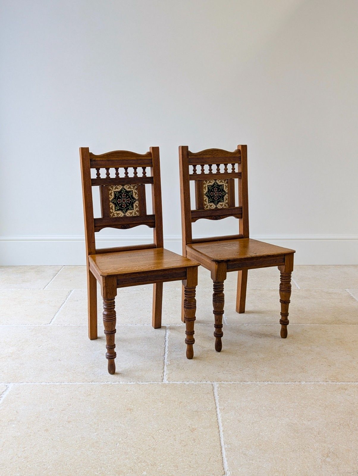 photo furniture Pair Of Antique Victorian Oak Side Chairs C.1890