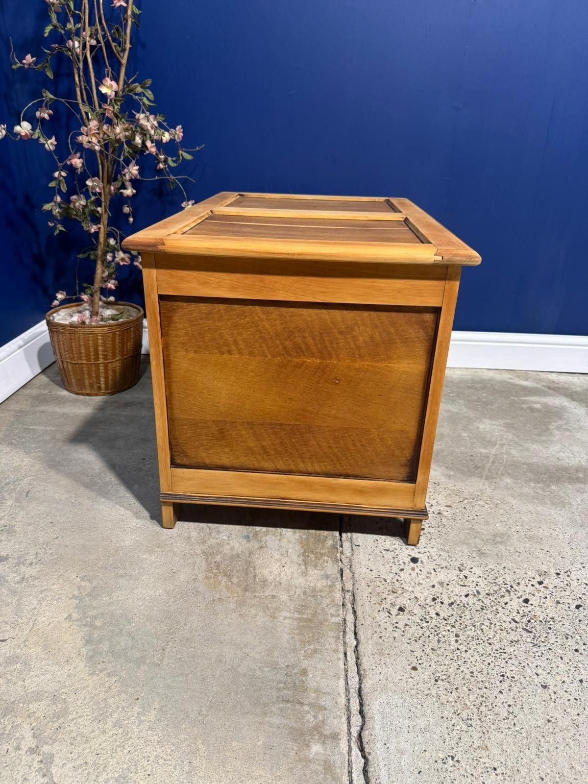 photo vintage Vintage Oak Coffer Blanket Box Panelled Front Hinged Lid Stripped Light Wood
