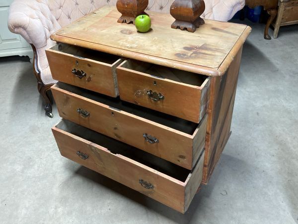 A Charming Antique Pine Chest Of Drawers photo vinterior