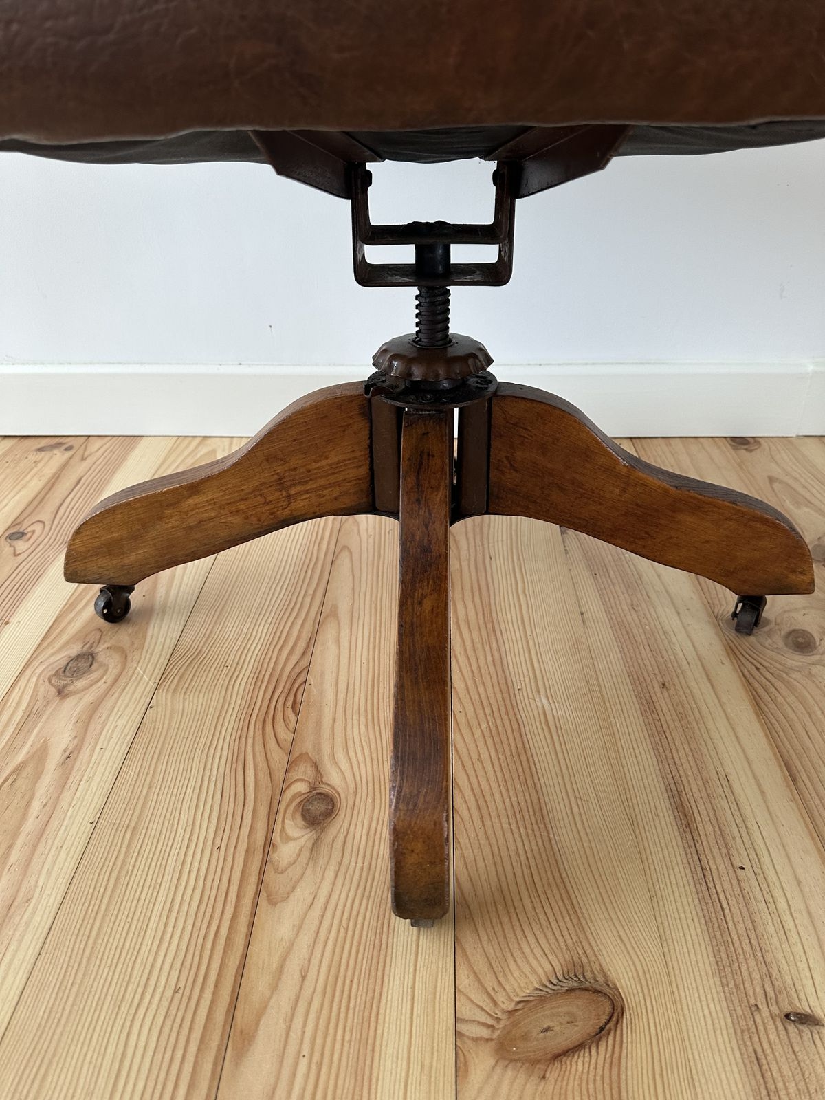 299.0 Antique Oak Captain's Swivel Chair photo