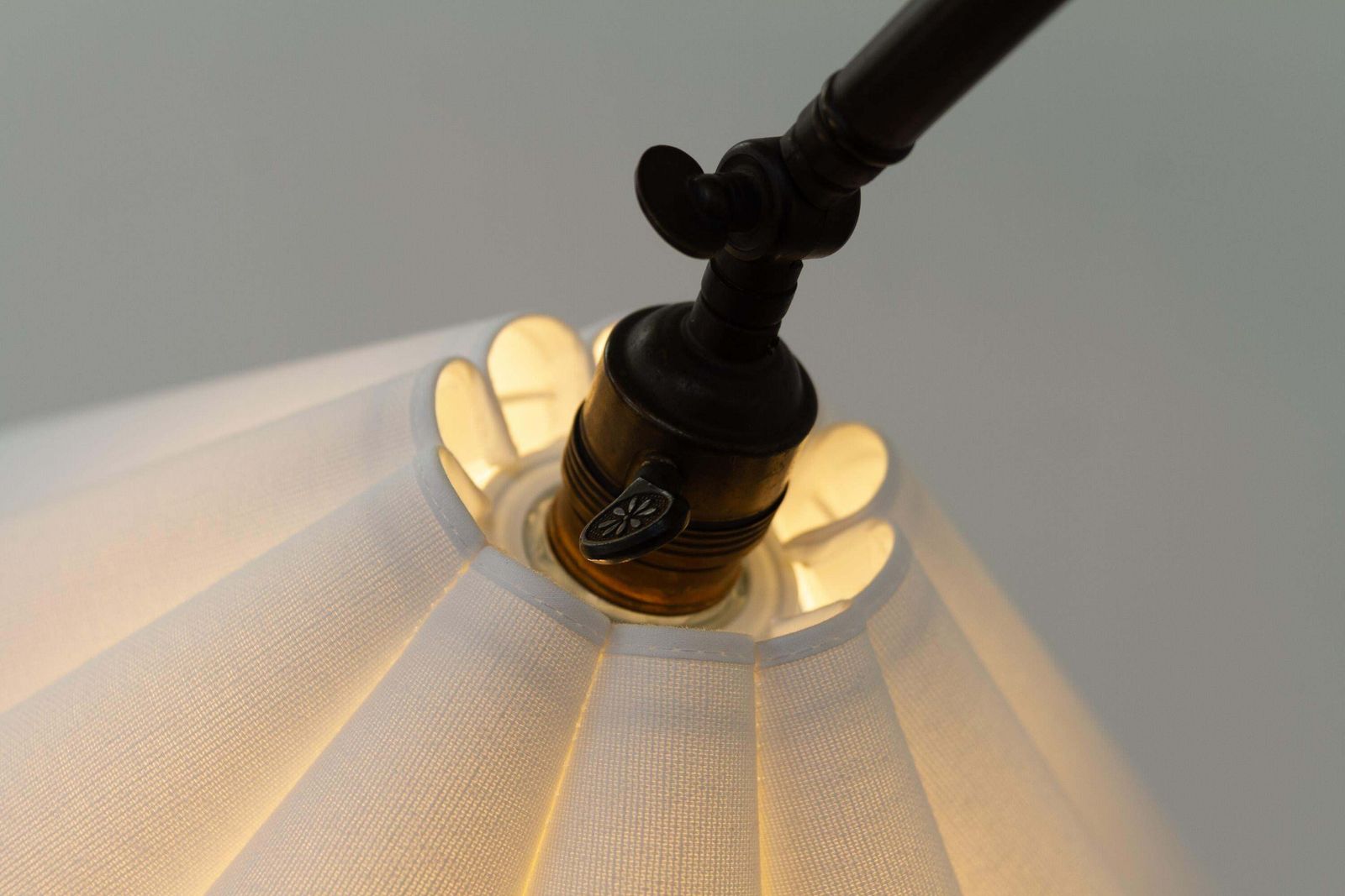 photo furniture Scandinavian Art Deco Floor Lamp In Brass And Turned Oak, 1920s.