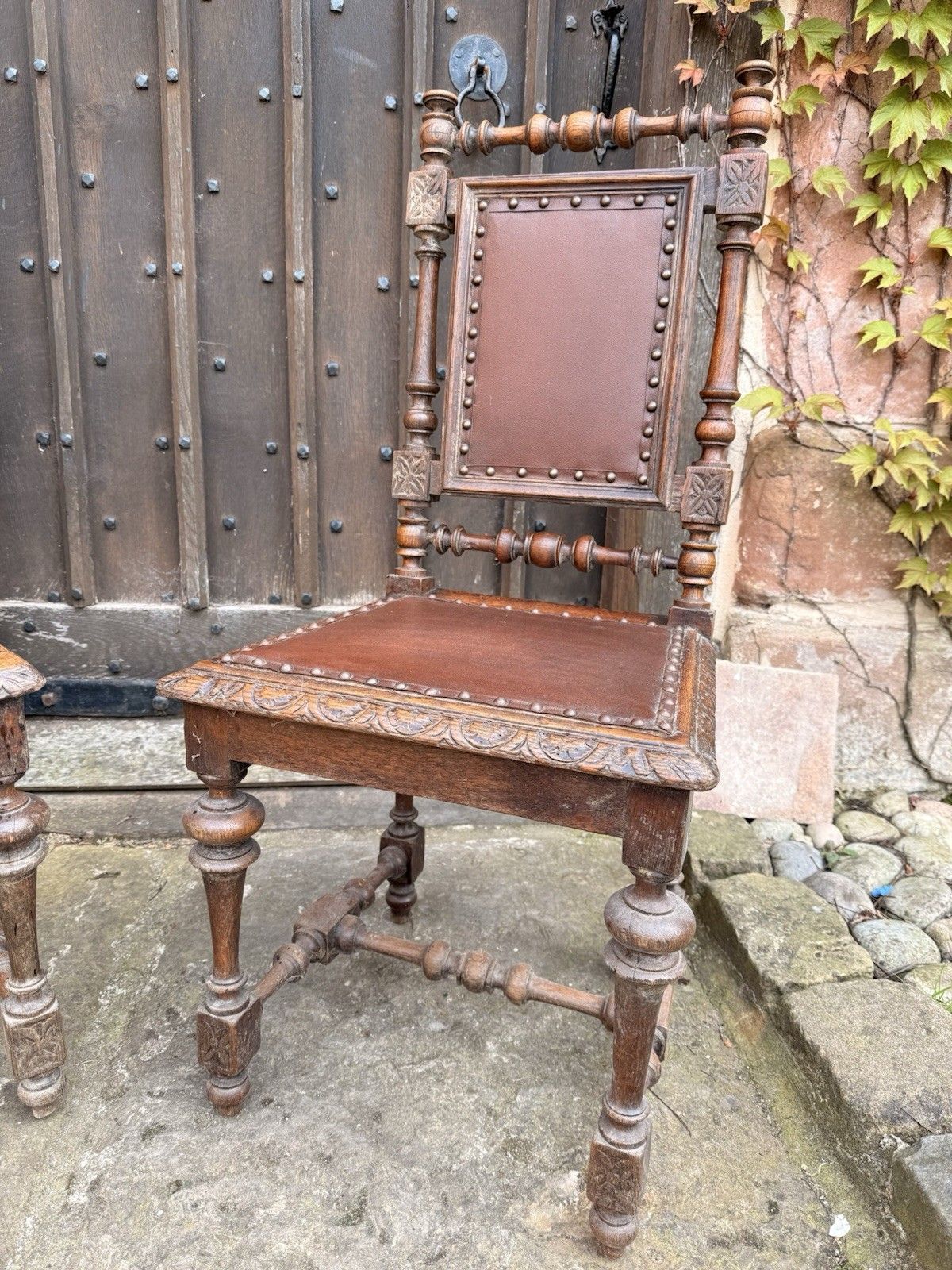 photo vintage Set  8  Antique French  Oak Renaissance Revival Henri II Style Dining Chairs
