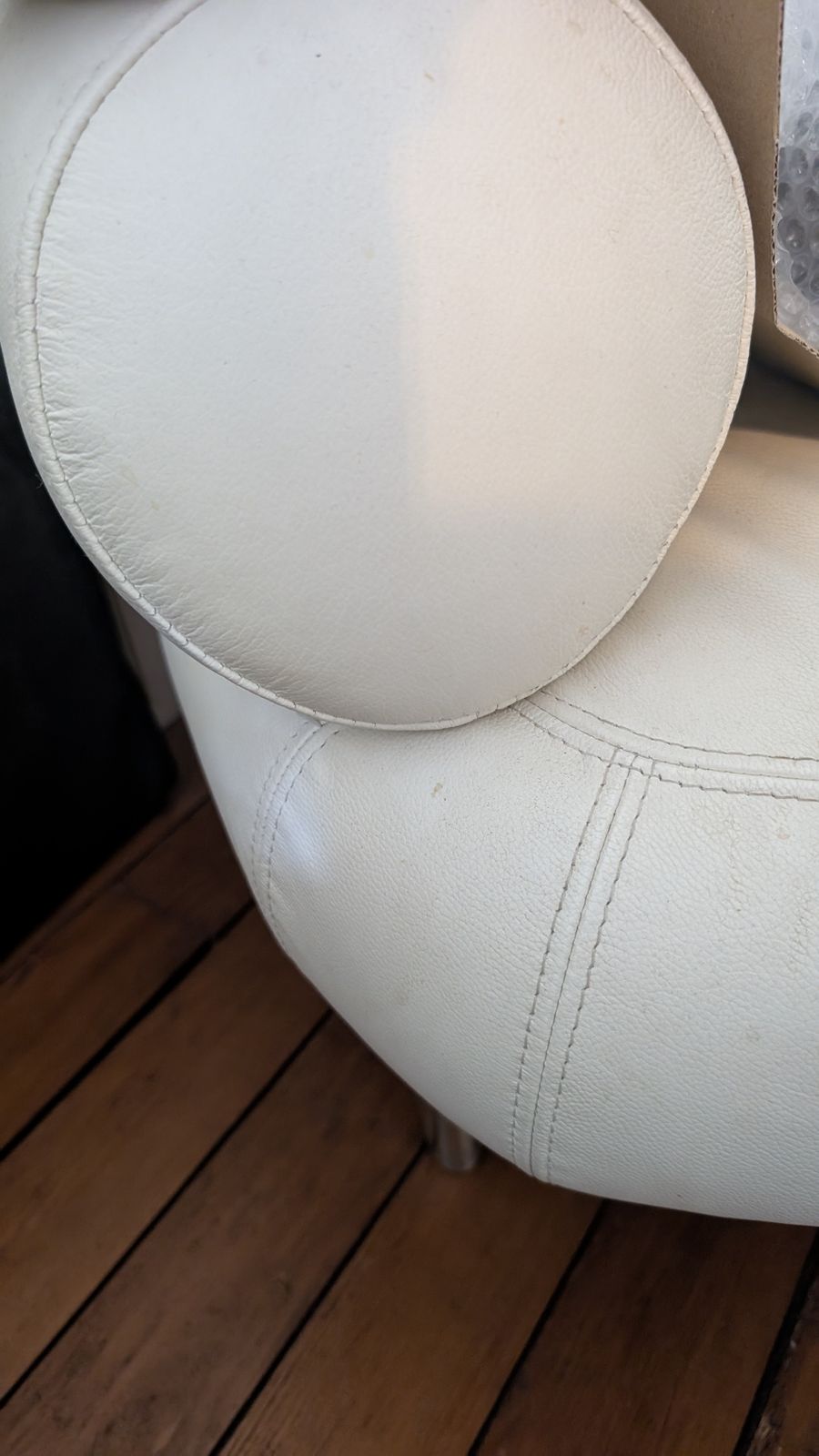 Eileen Gray Inspired Bibendum Chair 1980s   Designer Chair Cream Leather Upholstery photo for sale