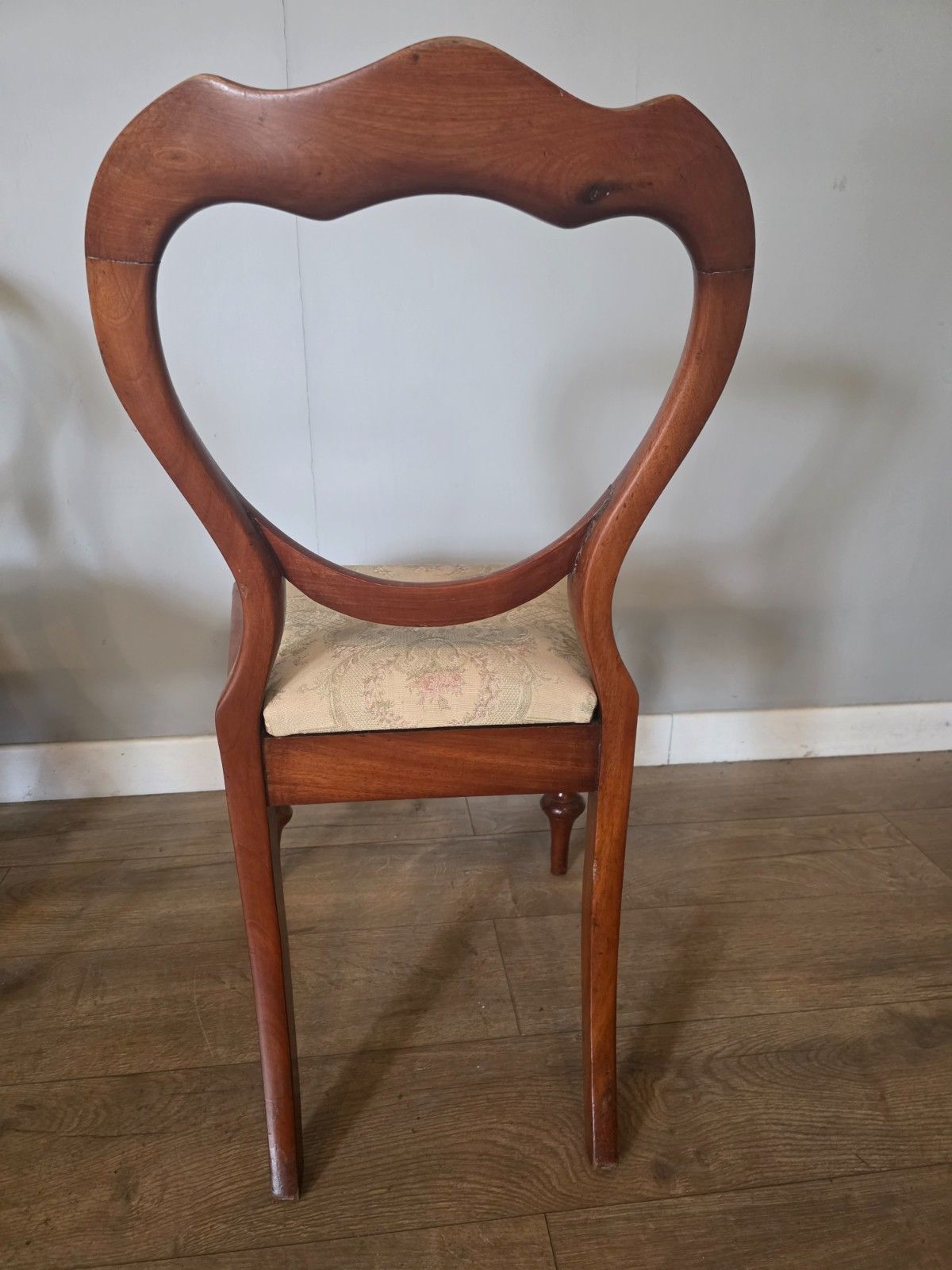 photo furniture Antique Set Of 6 Victorian Mahogany Bloom Back Chairs 1880s