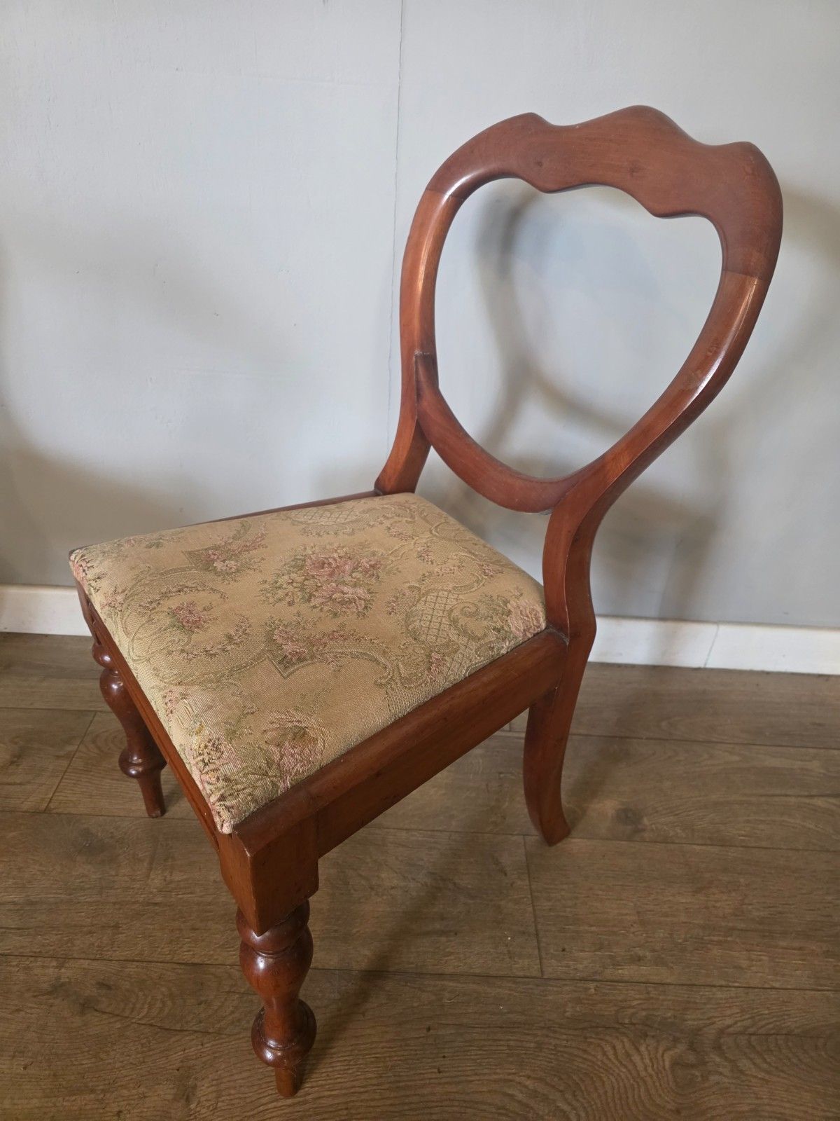 Furniture Antique Set Of 6 Victorian Mahogany Bloom Back Chairs 1880s photo