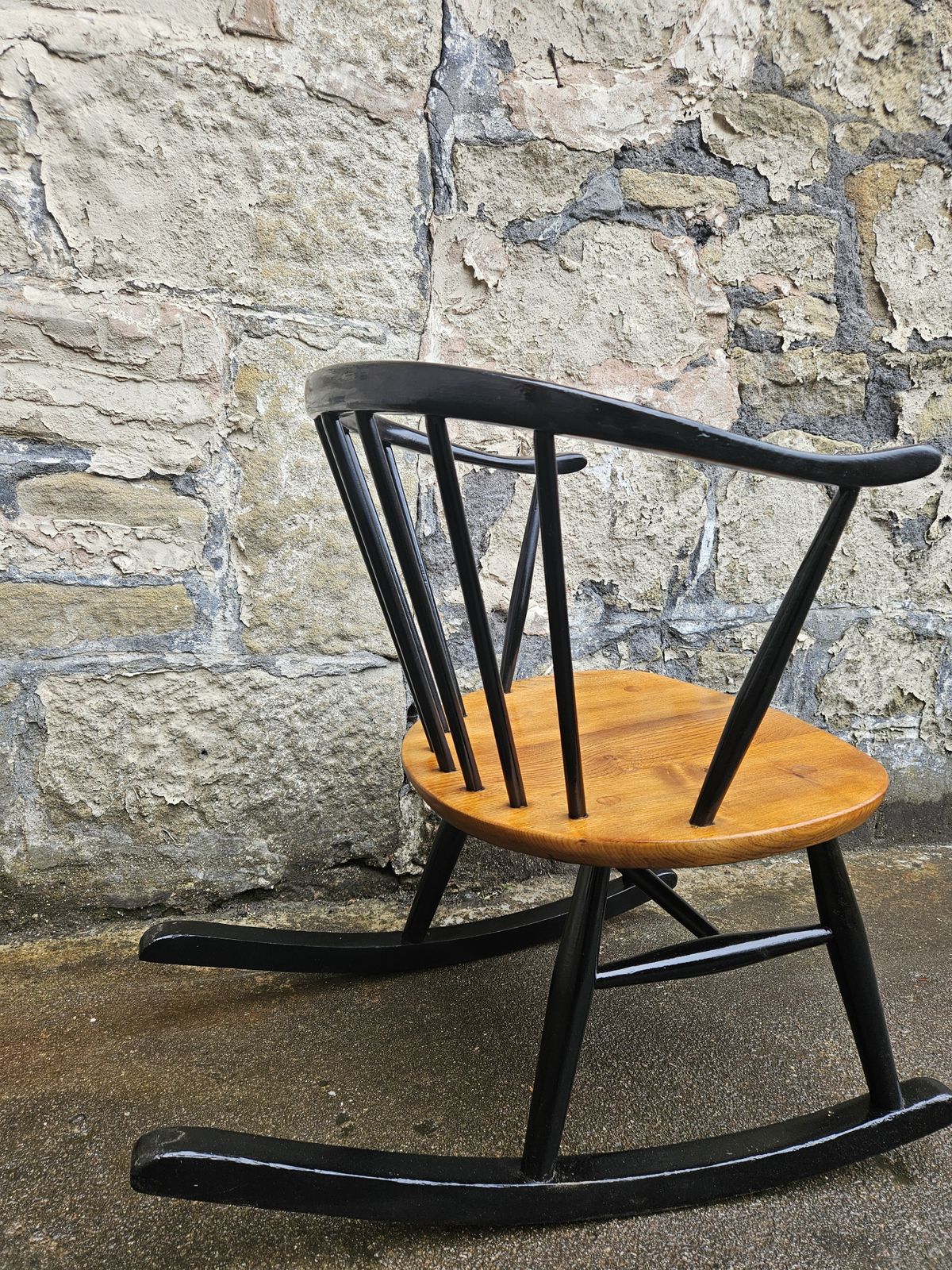 Ercol Cow Horn Bow Top Rocking Chair By Lucian Ercolani Model Number 452 In Black And Elm Mid Century Furniture photo 275.0