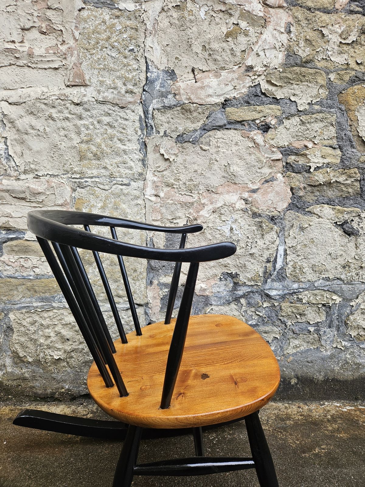photo furniture Ercol Cow Horn Bow Top Rocking Chair By Lucian Ercolani Model Number 452 In Black And Elm Mid Century Furniture