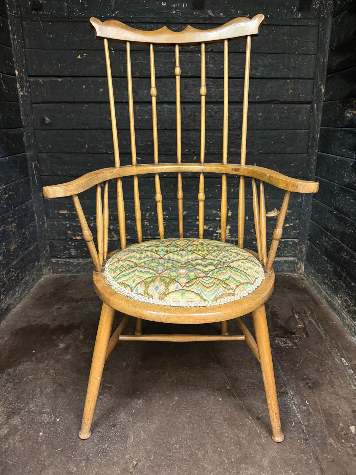 photo vinterior Arts & Crafts Movement Elm Windsor Comb Back Chair, Woven Tapestry Seat