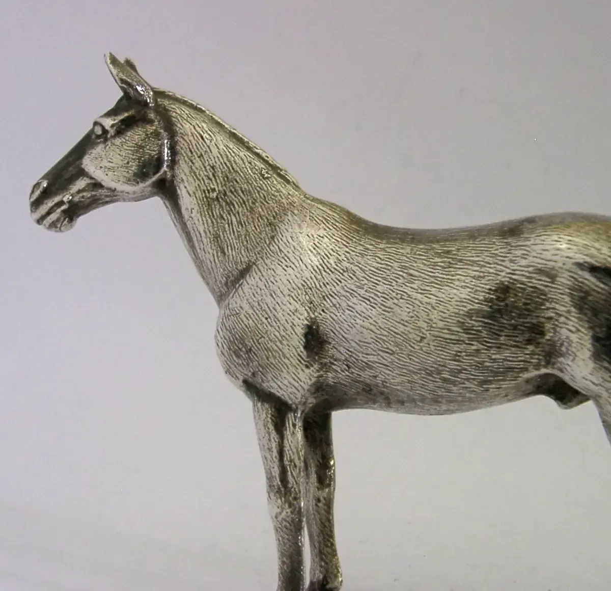 Figurine de bureau en métal argenté représentant un cheval, Grande-Bretagne, années 1950, chasse, équitation, courses photo Art