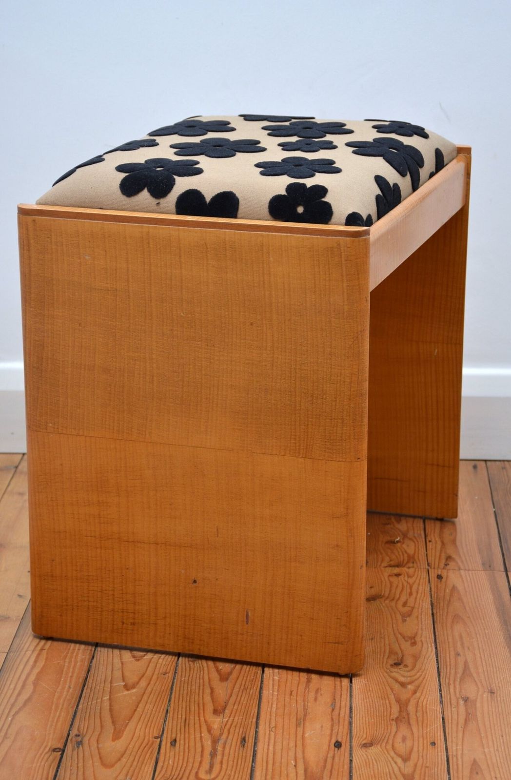 832.0 English Art Deco Sycamore Dressing Table Stool With New Flowery Top Cover photo