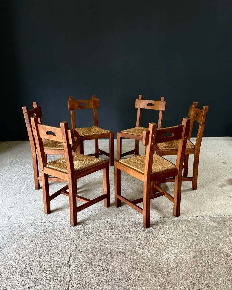 Brutalistisch rustiek design – set eiken eetkamerstoelen met rieten zitting, België, ca. jaren 1960 photo vintage