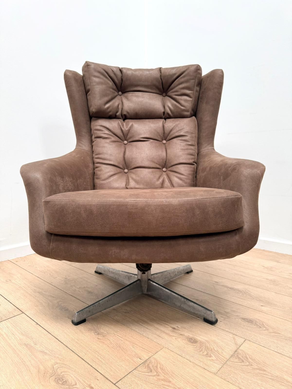 Vintage Mid Century Parker Knoll Statesment Style Swivel Armchair  Delivery Available 0017. photo 1195.0