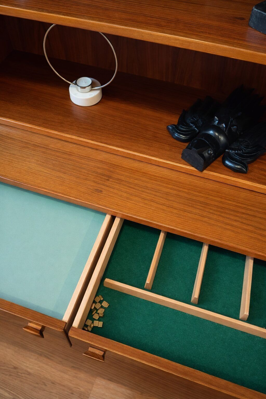 Gerestaureerde teakhouten kast/dressoir photo for sale