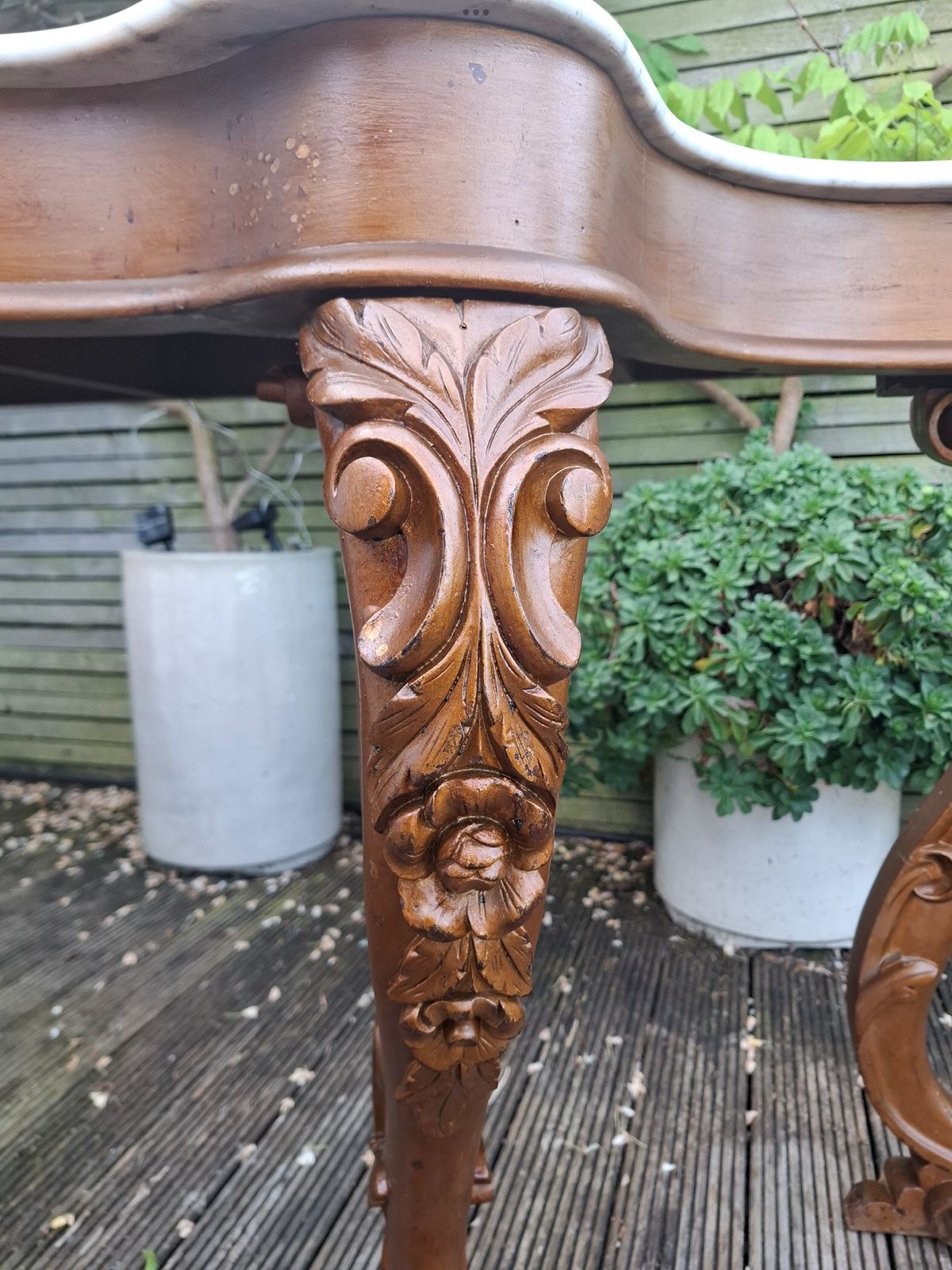 photo vinterior 18th Century Louis Vx Style Serpentine Marble Top Heavily Carved Hall Table Mirror