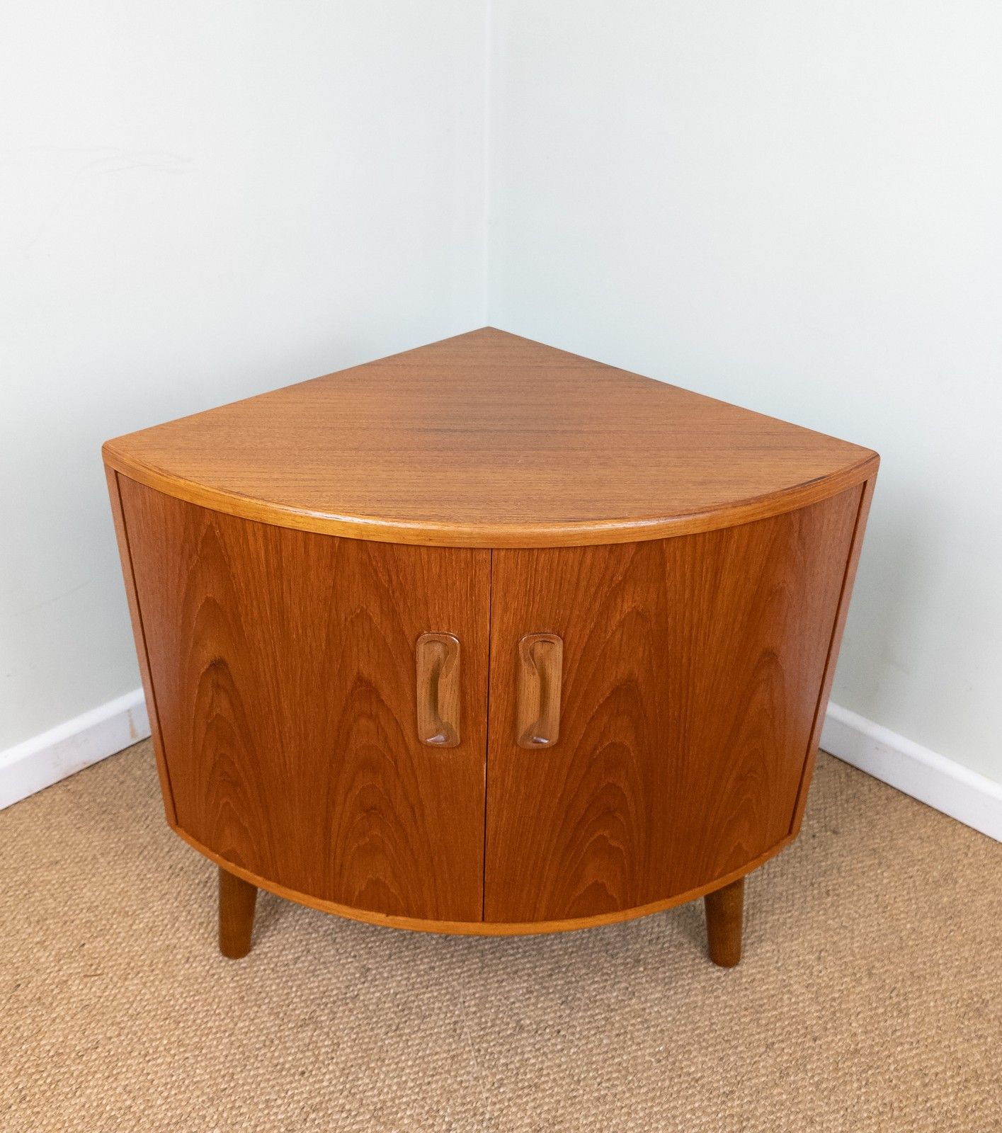 Refinished Vintage Mid Century G Plan Teak Curved Corner Cabinet Plant Stand photo vinterior