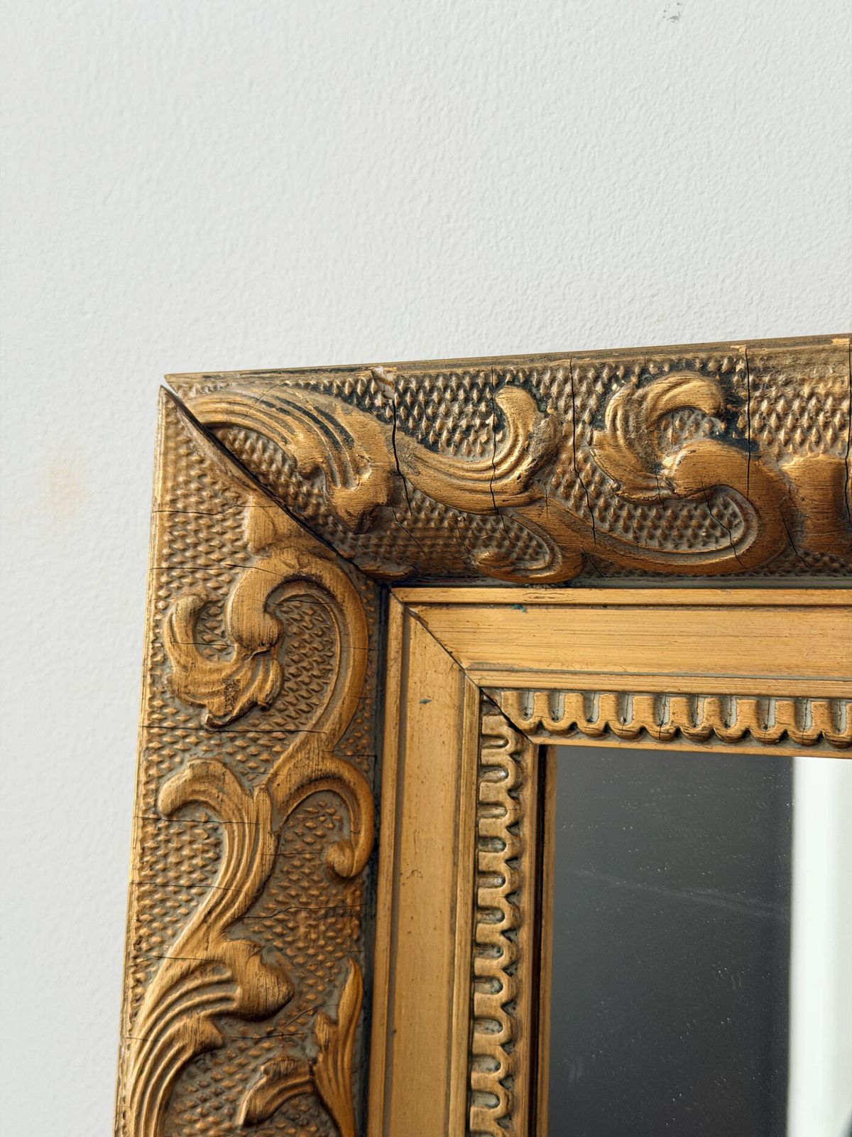 Spiegel met houten lijst, midden 20e eeuw photo 191.0