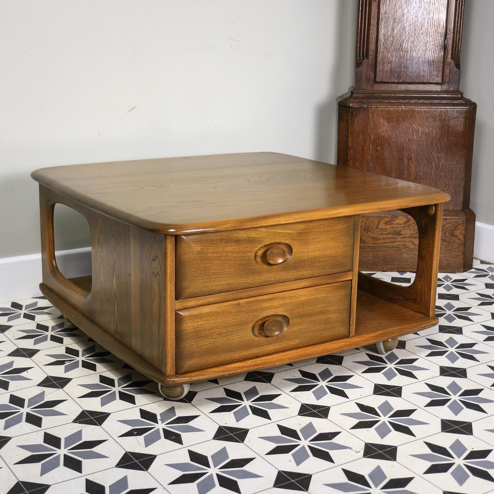 Ercol Windsor 844 Coffee Table Pandora In Golden Dawn. photo for sale