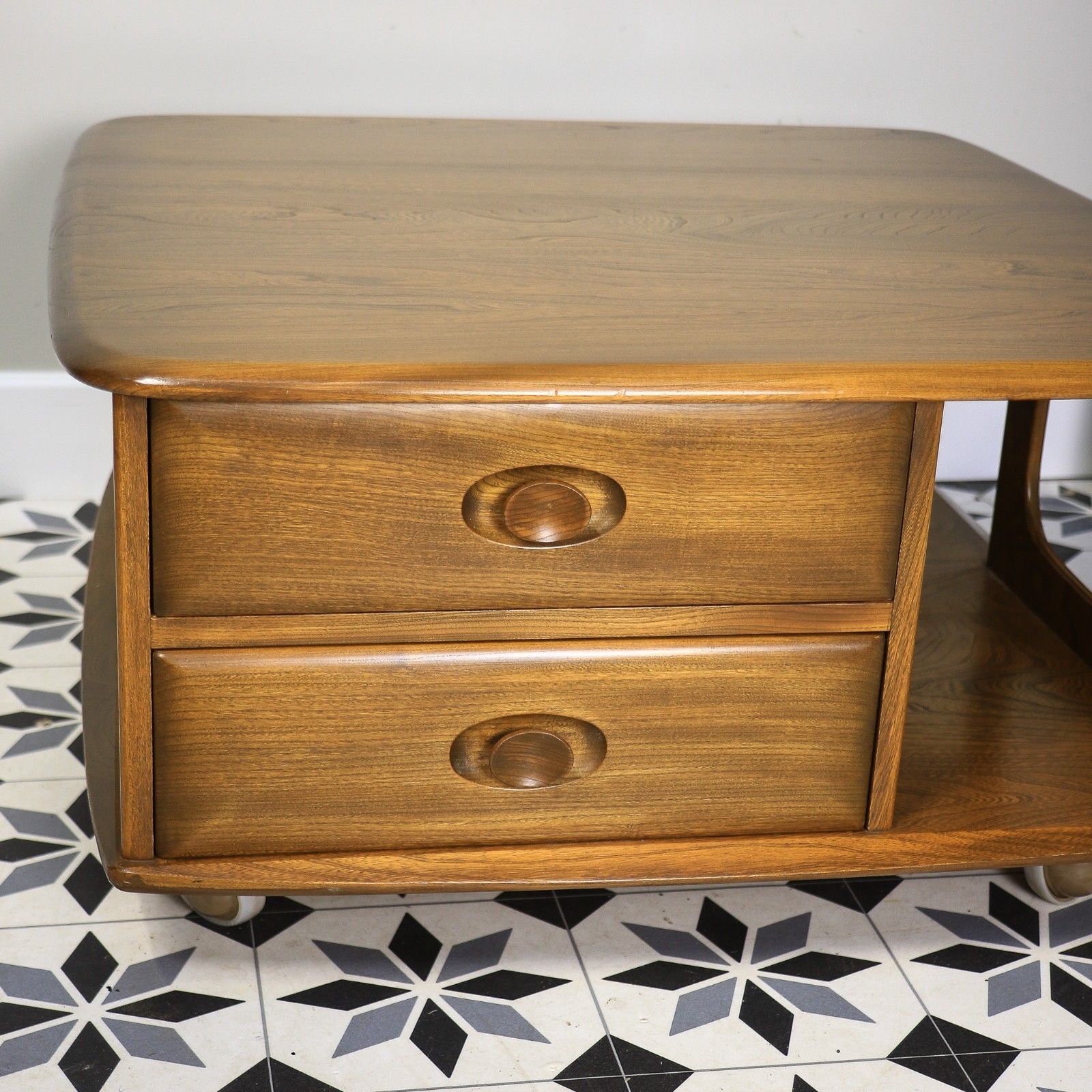 445.0 Ercol Windsor 844 Coffee Table Pandora In Golden Dawn. photo