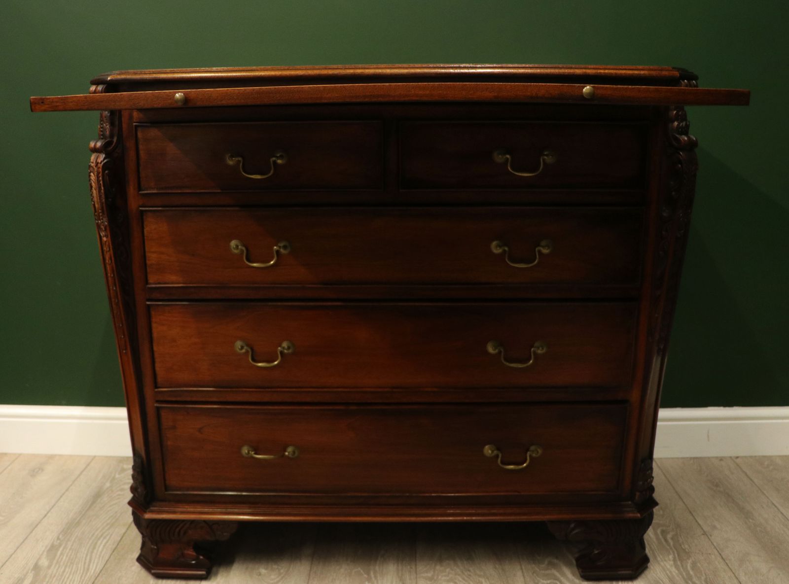 A Lovely Solid Mahogany Bachelors’ Chest. photo vinterior