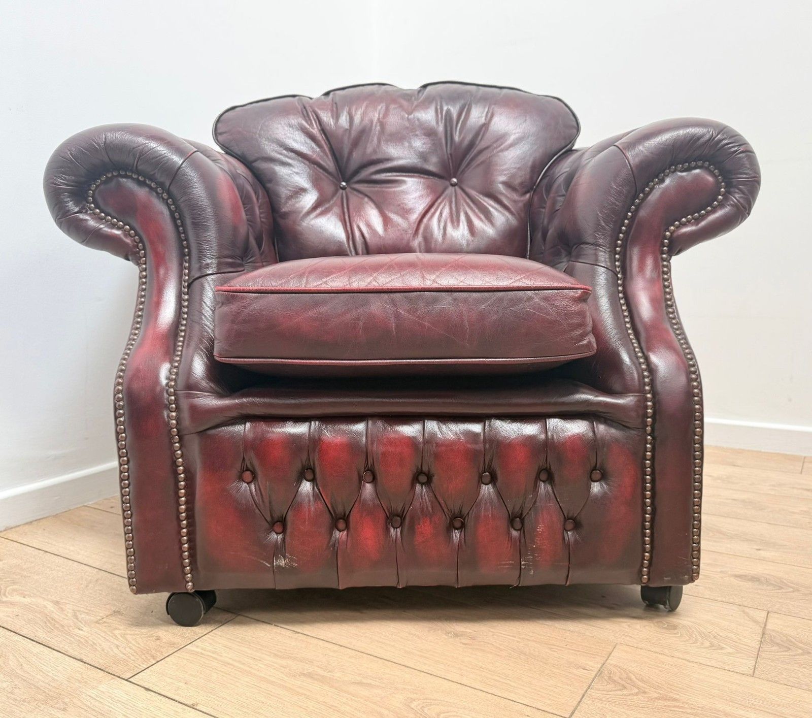 Vintage Comfy Warwick Chesterfield Club Chair Delivery Available 0332. photo for sale