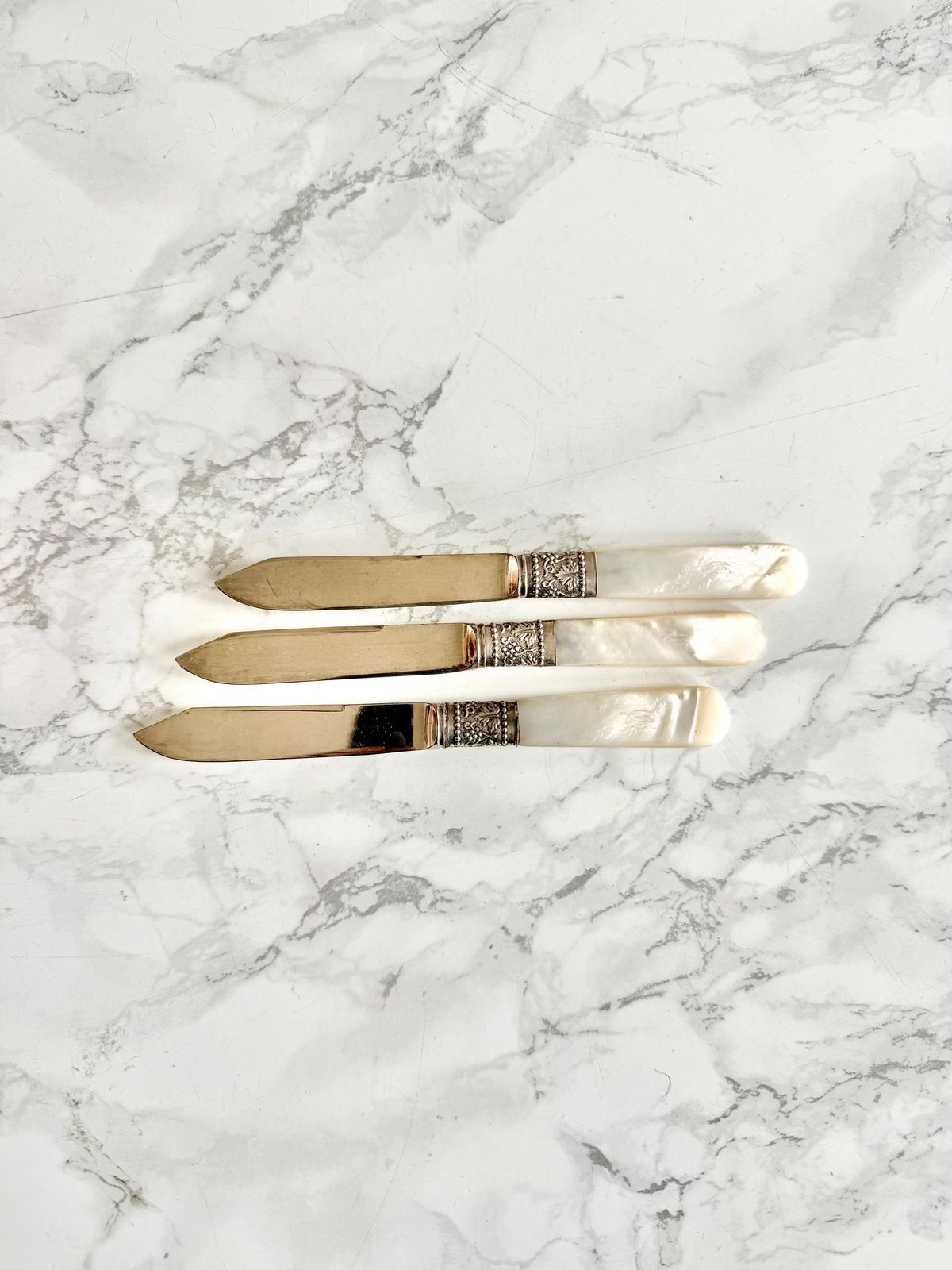 Edwardian Antique Sterling Silver And Monogrammed Mother Of Pearl Butter Cheese Afternoon Tea Knives Set Original Leather Case Precious photo furniture