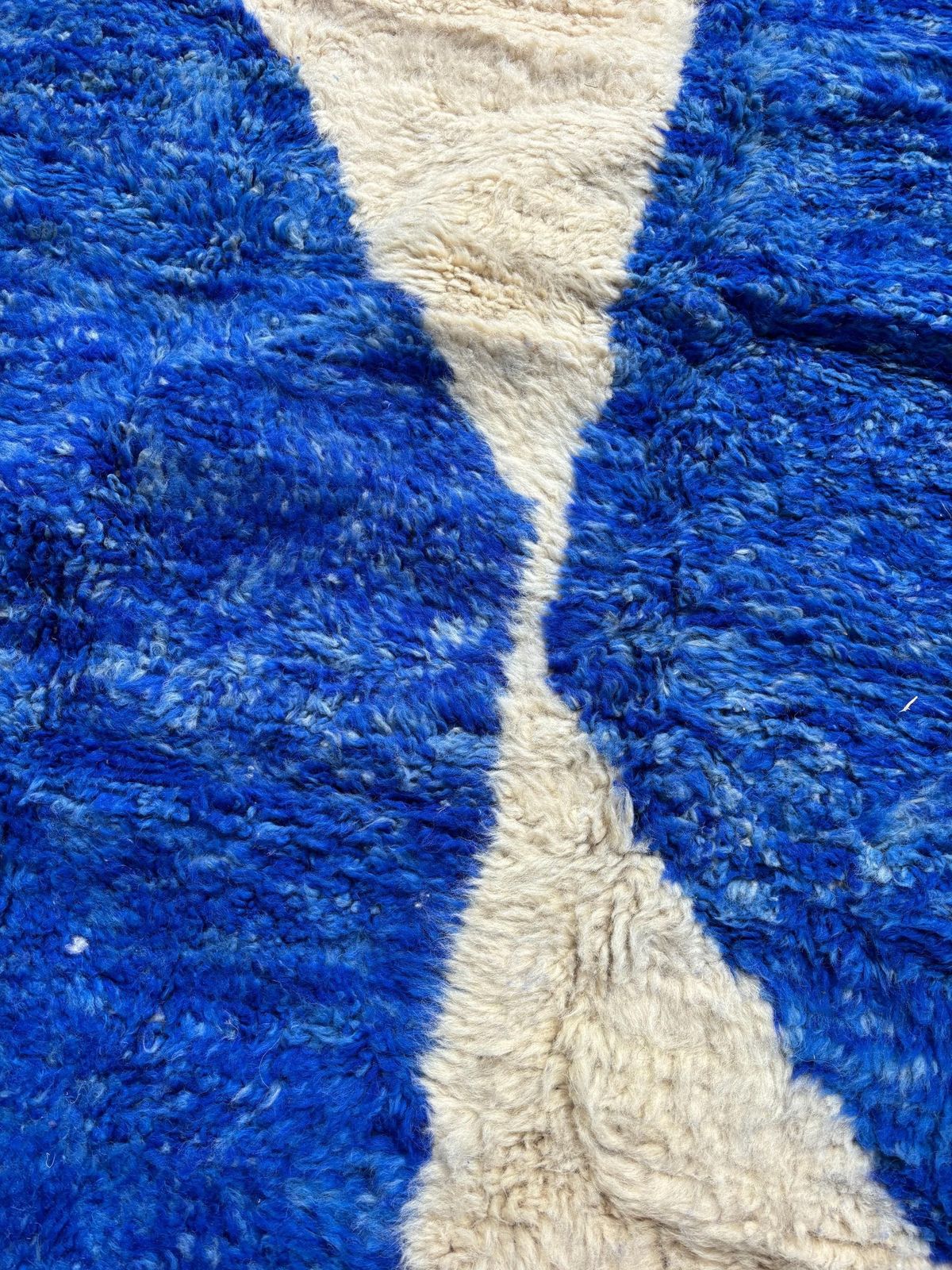 Marokkaans Mrirt-vloerkleed – Handgemaakt wol 190x290 cm – Modern Berber-vloerkleed – Blauw vloerkleed – Eigentijds interieur photo vinterior