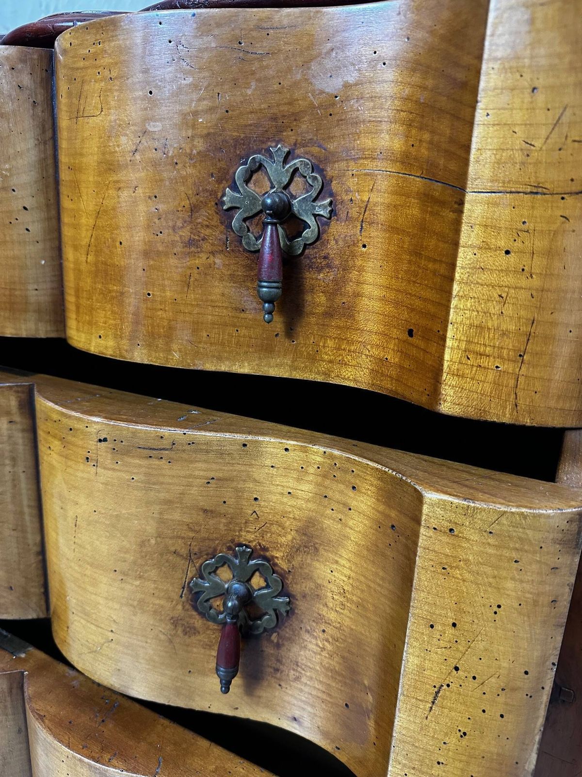 photo vintage Chest Of Drawers, Early 20th Century