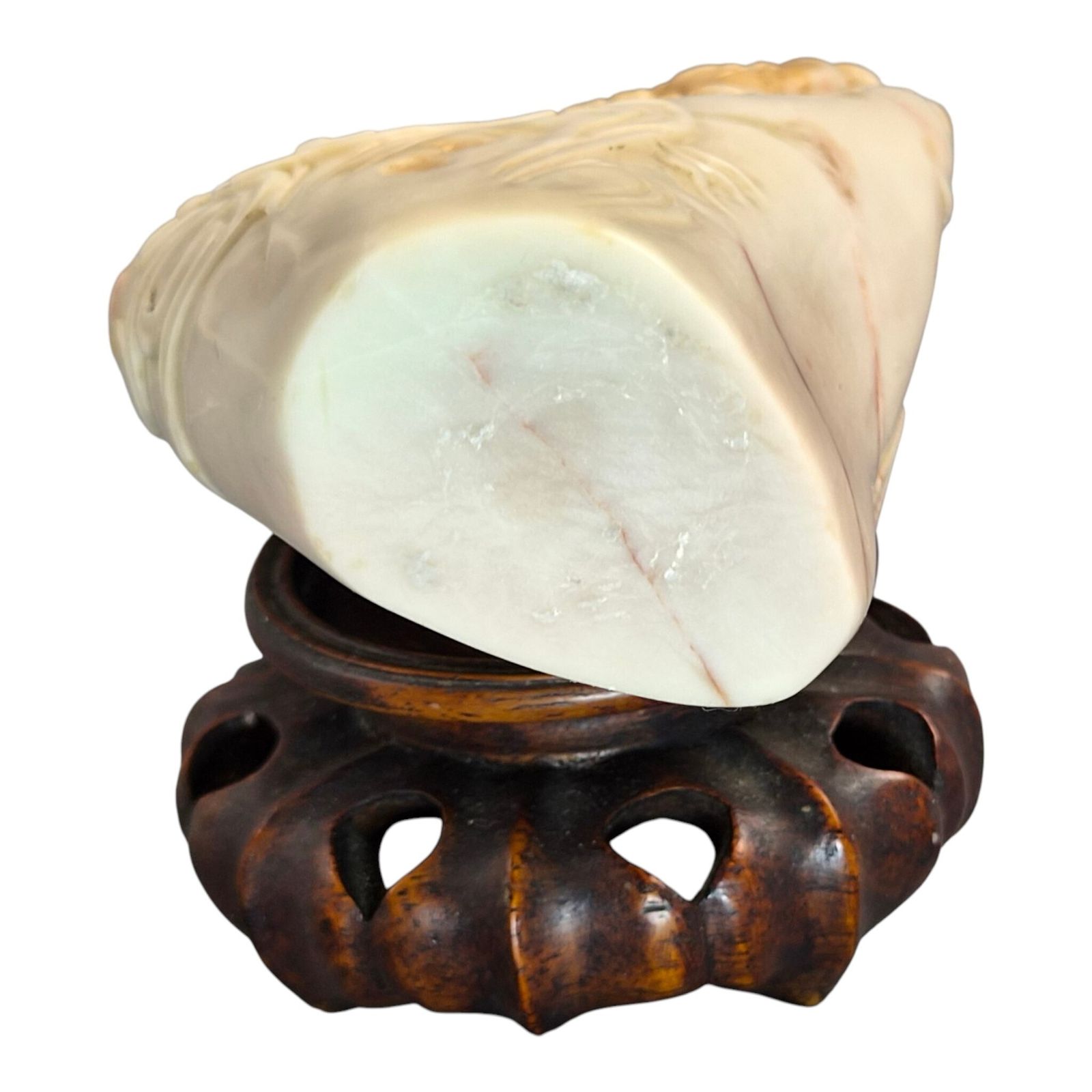 Chinese Shoushan-steen drakensculptuur op houten standaard, eind 19e / begin 20e eeuw photo for sale