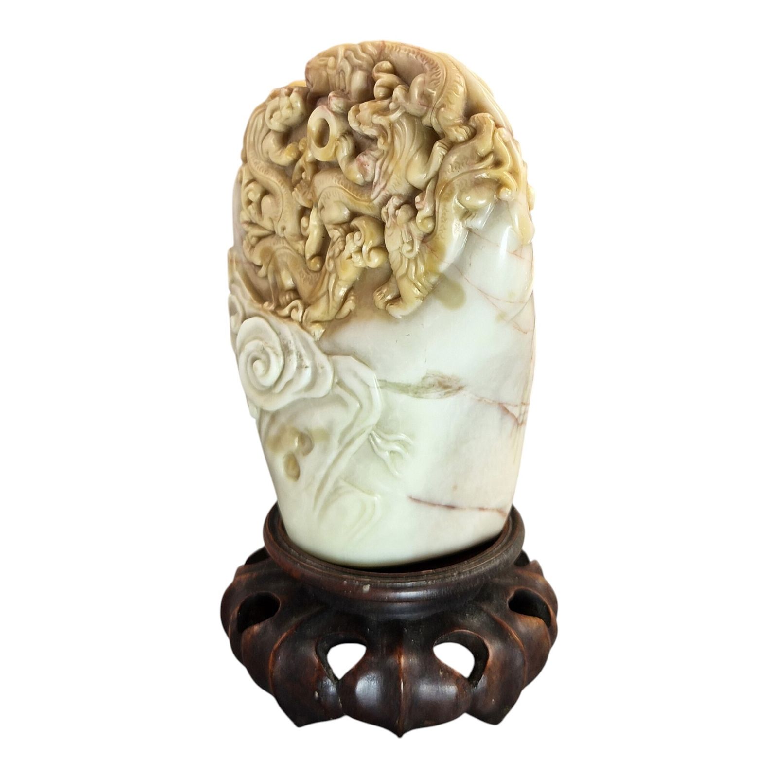 Chinese Shoushan-steen drakensculptuur op houten standaard, eind 19e / begin 20e eeuw photo 2500.0