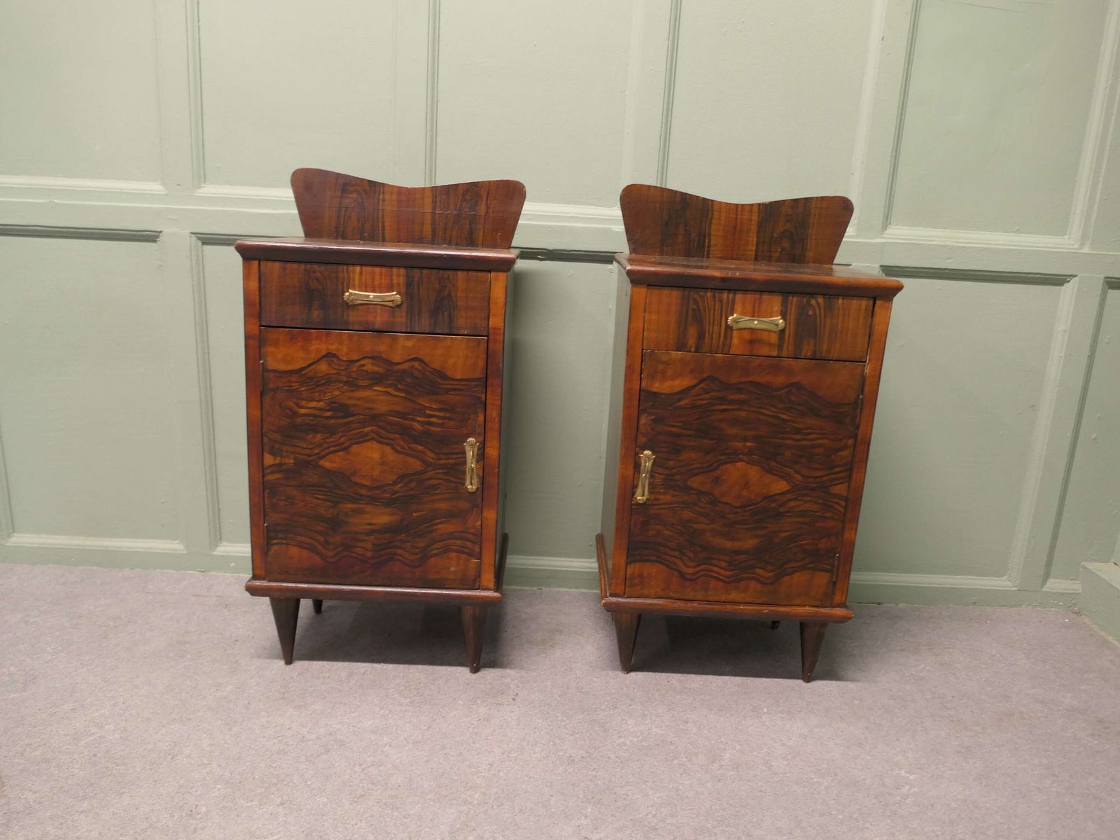 A Pair Of Stylish Italian Painted Bedside Cupboards A Good Stylish Pair Of Painted Bedsid