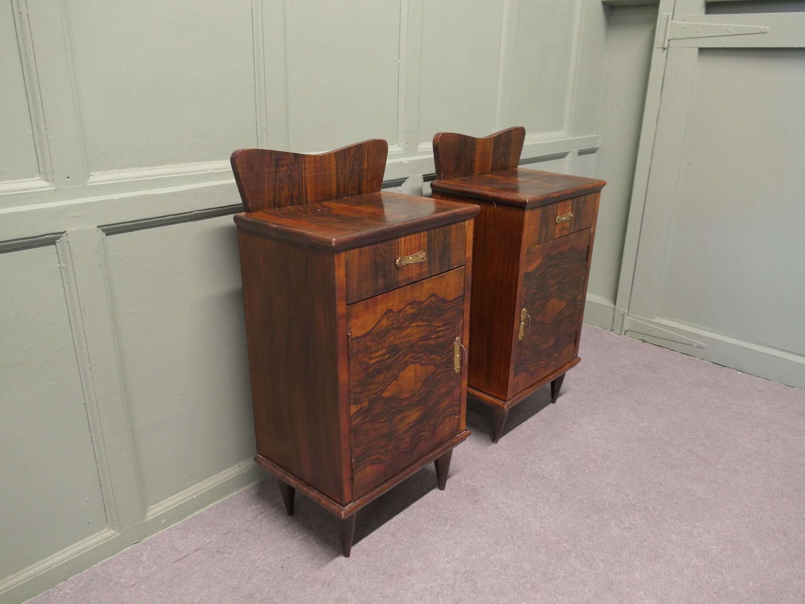 A Pair Of Stylish Italian Painted Bedside Cupboards A Good Stylish Pair Of Painted Bedsid photo 834.0
