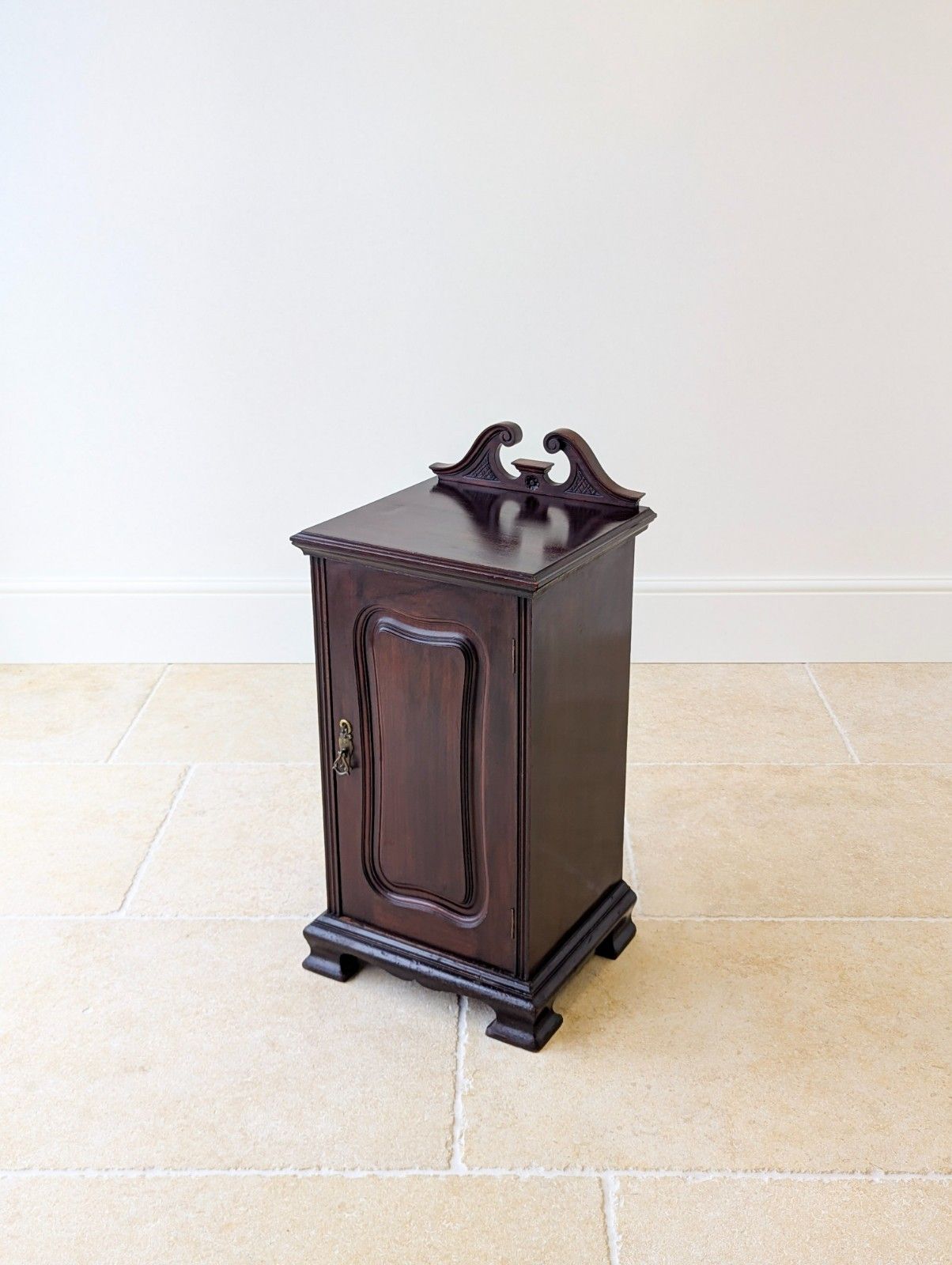 photo furniture Antique Victorian Mahogany Bedside Cabinet C.1870