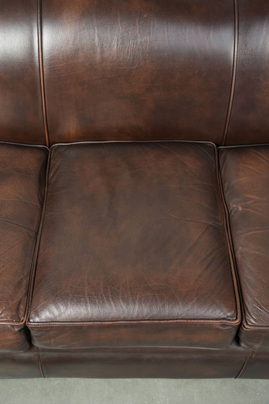Luxurious Brown Smooth Cowhide Chesterfield Sofa With A Timeless English Look. photo vinterior