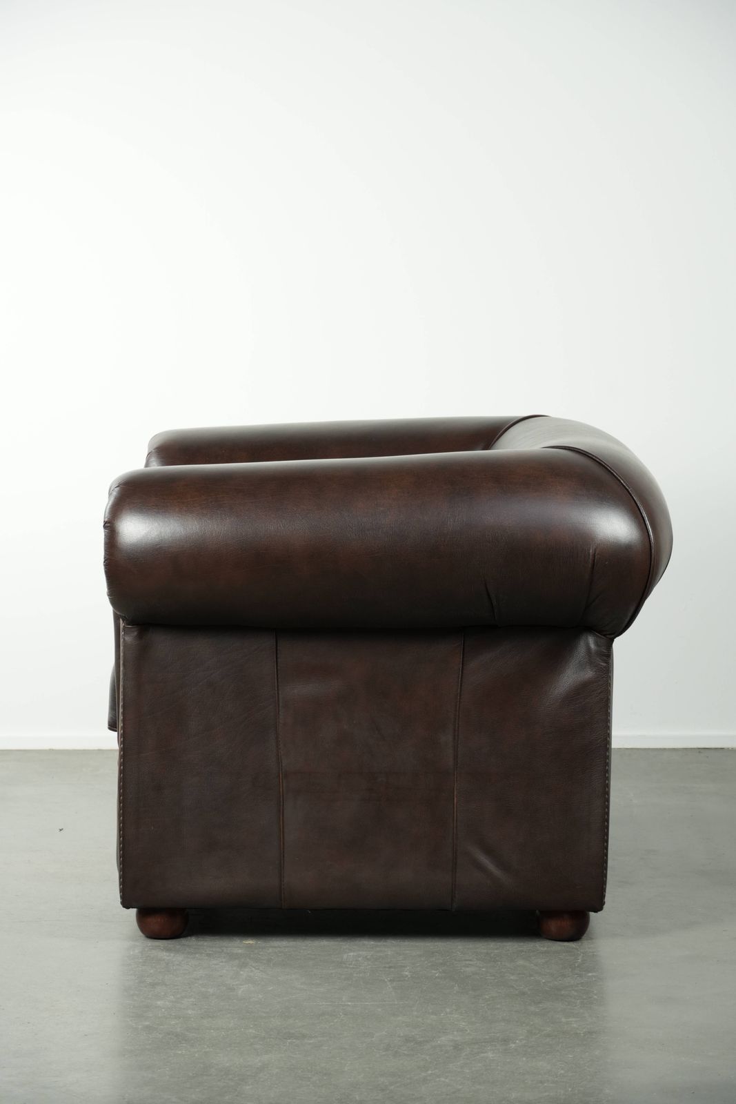 Luxurious Brown Cowhide Chesterfield Armchair With A Timeless English Look. photo 766.0