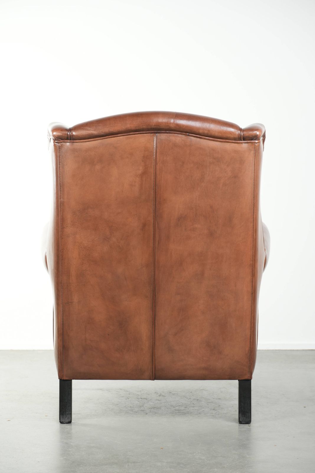 Grote Schapenvacht Fauteuil Met Oor In Vrijwel Nieuwstaat, In Tijdloze Engelse Stijl, Met Uitstekend Zitcomfort. photo Meubels