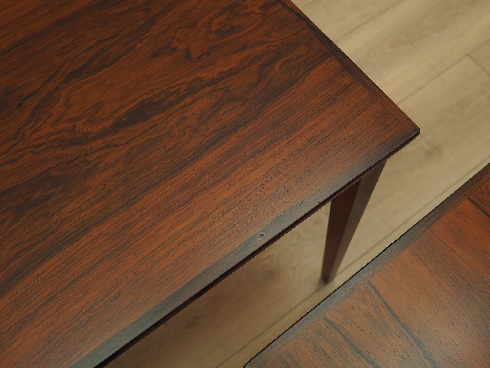 photo for sale Ensemble de trois tables basses, design danois, années 1960, fabriqué au Danemark