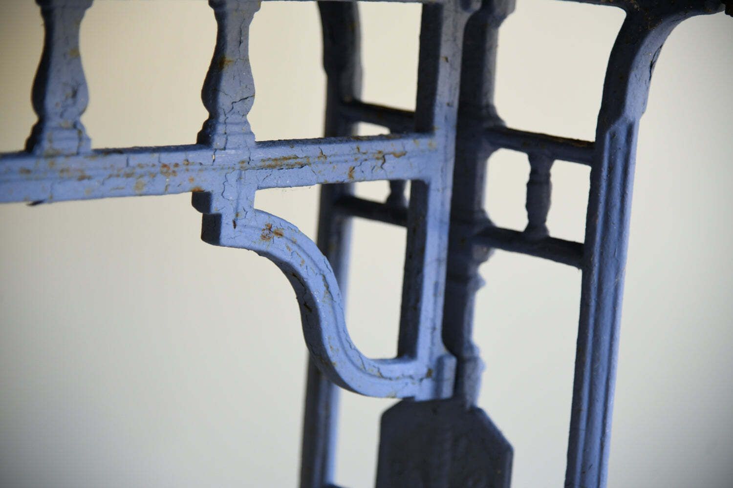 595.0 Painted Cast Iron Table photo