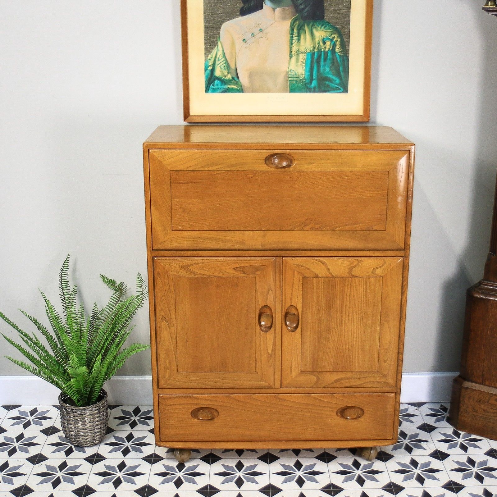 Ercol Windsor Blonde Drinks Cocktail Cabinet Bureau In Elm Model 469 photo for sale